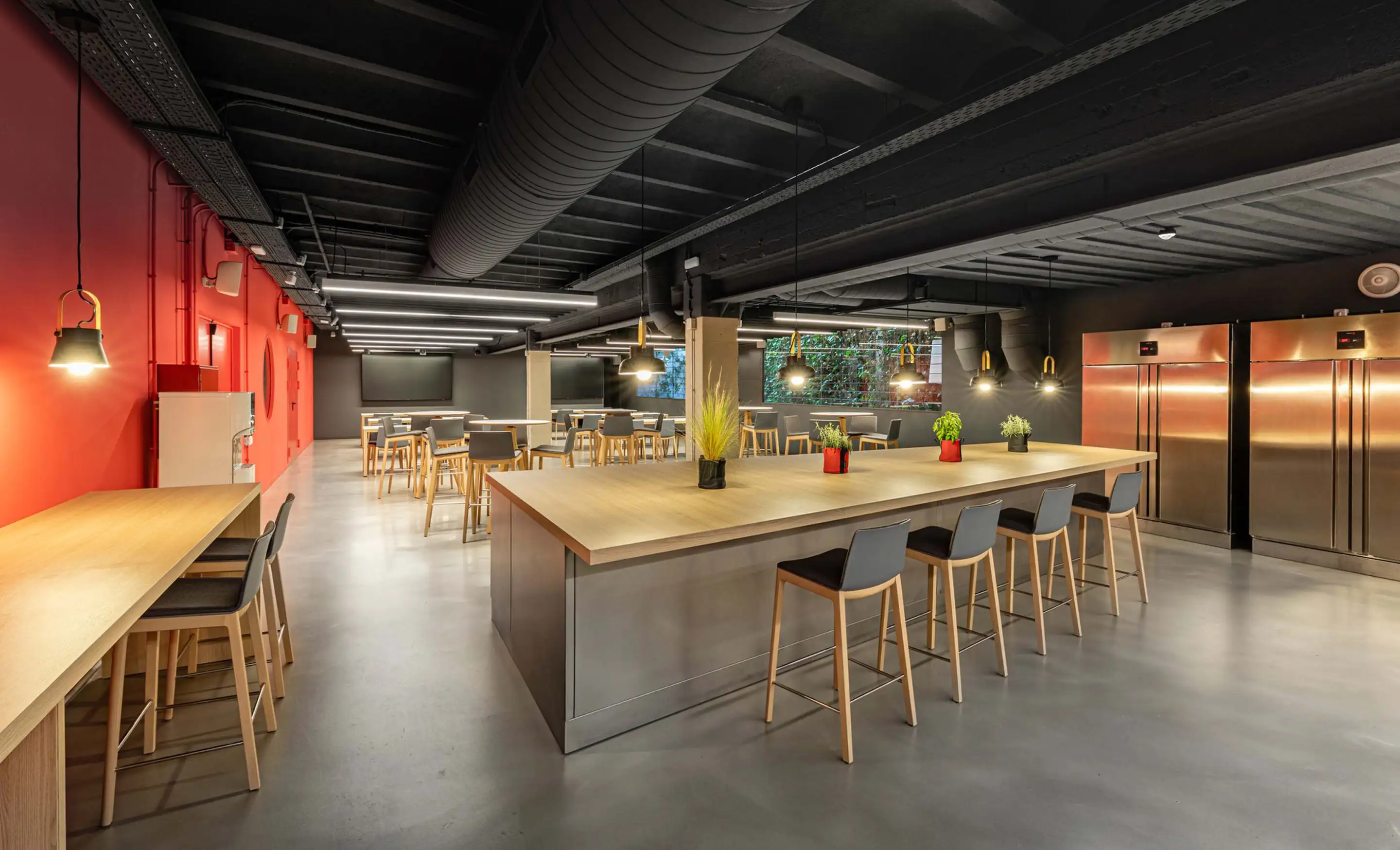 Morillas headquarters by Studio Banana